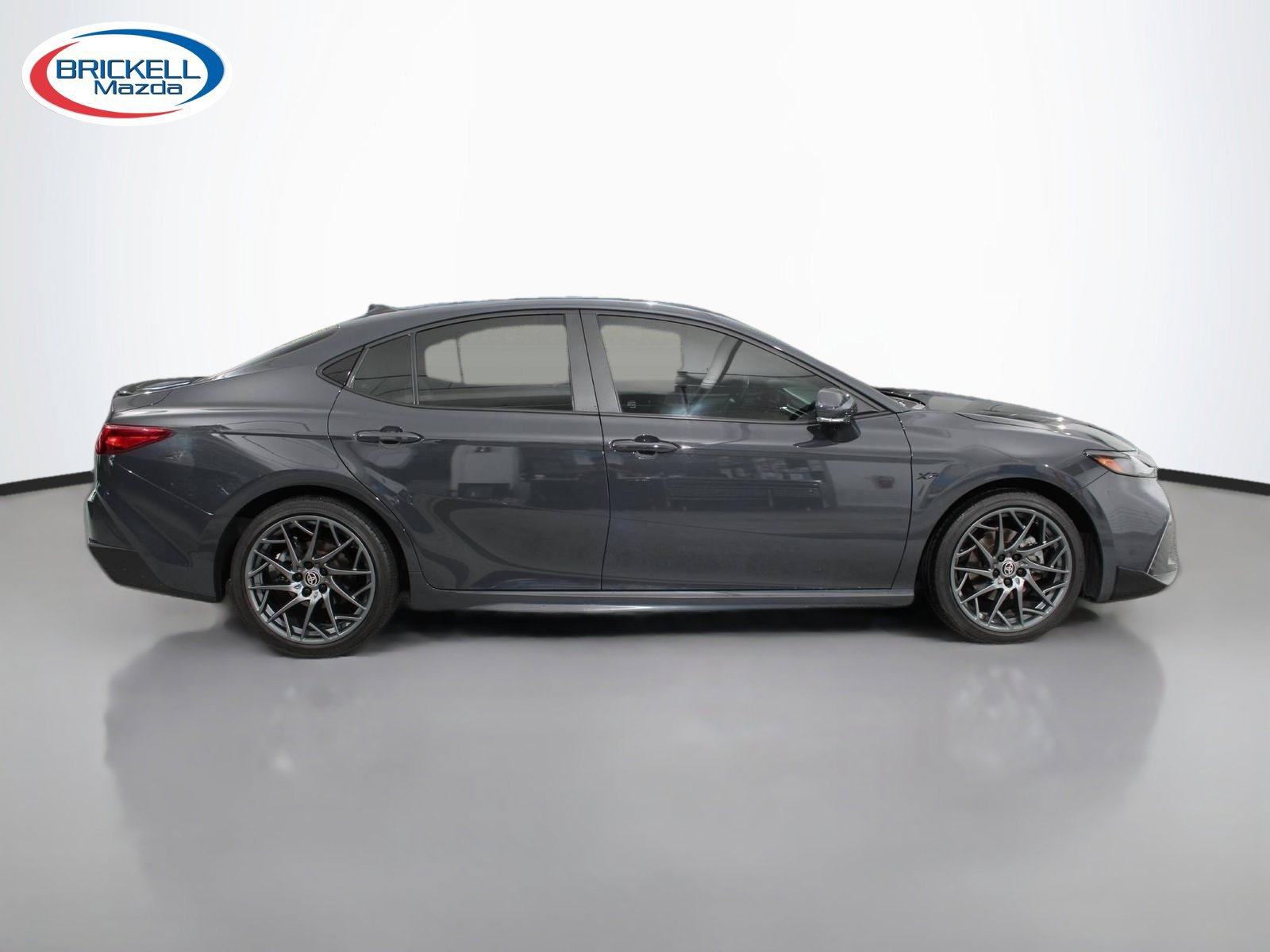 Used 2025 Toyota Camry SE FWD image 4