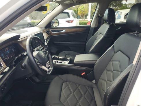 Used 2025 Volkswagen Atlas SE image 16