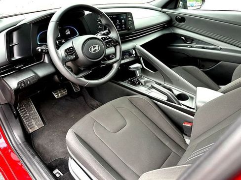 Used 2025 Hyundai Elantra Sport FWD image 13