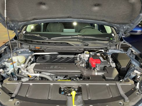 Used 2025 Nissan Rogue SV image 34
