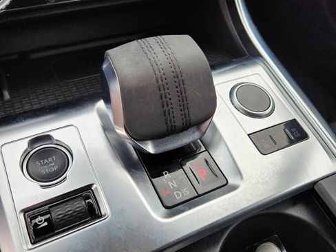 Used 2022 Jaguar XF R-Dynamic SE image 23