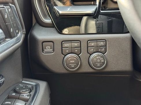 Used 2025 Chevrolet Silverado 1500 High Country w/ Z71 Off-Road Package image 37
