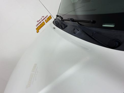 Used 2015 Nissan Frontier SL w/ Moonroof Package RWD image 11