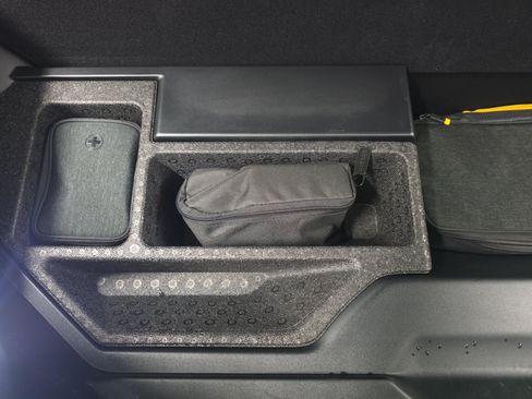 Used 2025 Rivian R1S Adventure AWD/4WD image 34