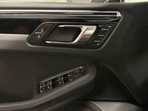 Certified 2026 Porsche Macan AWD/4WD image 40