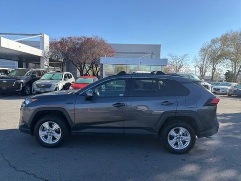 Used 2021 Toyota RAV4 LE image 2