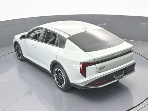 Used 2025 Kia K4 EX image 49