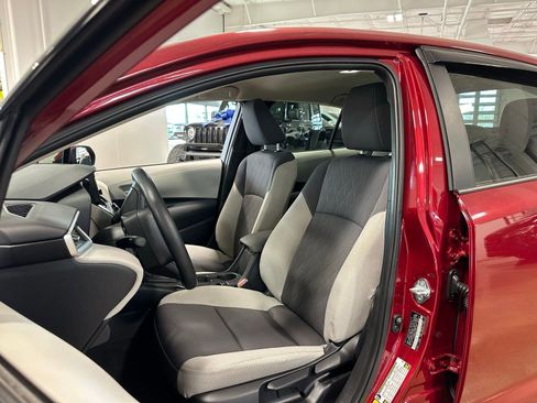 Used 2025 Toyota Corolla LE image 12