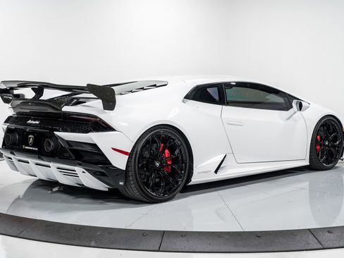 Used 2020 Lamborghini Huracan EVO AWD/4WD image 3