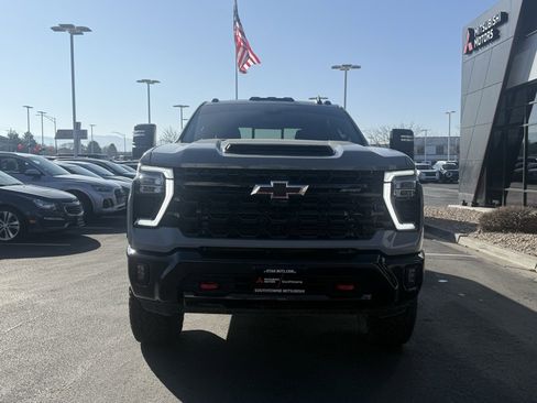 Used 2024 Chevrolet Silverado 2500 ZR2 w/ Technology Package image 2
