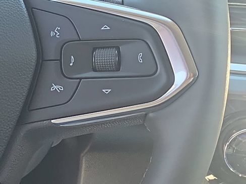 New 2026 Chevrolet Trax LT w/ Midnight Edition FWD image 16