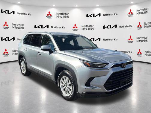 Used 2025 Toyota Grand Highlander AWD image 12