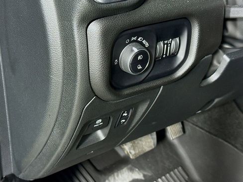 Used 2024 RAM 1500 Laramie AWD/4WD image 10