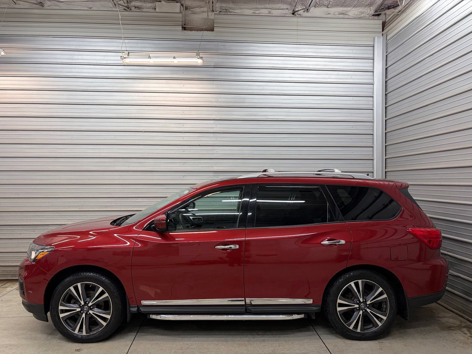 Used 2017 Nissan Pathfinder Platinum w/ Cargo Package AWD/4WD image 6