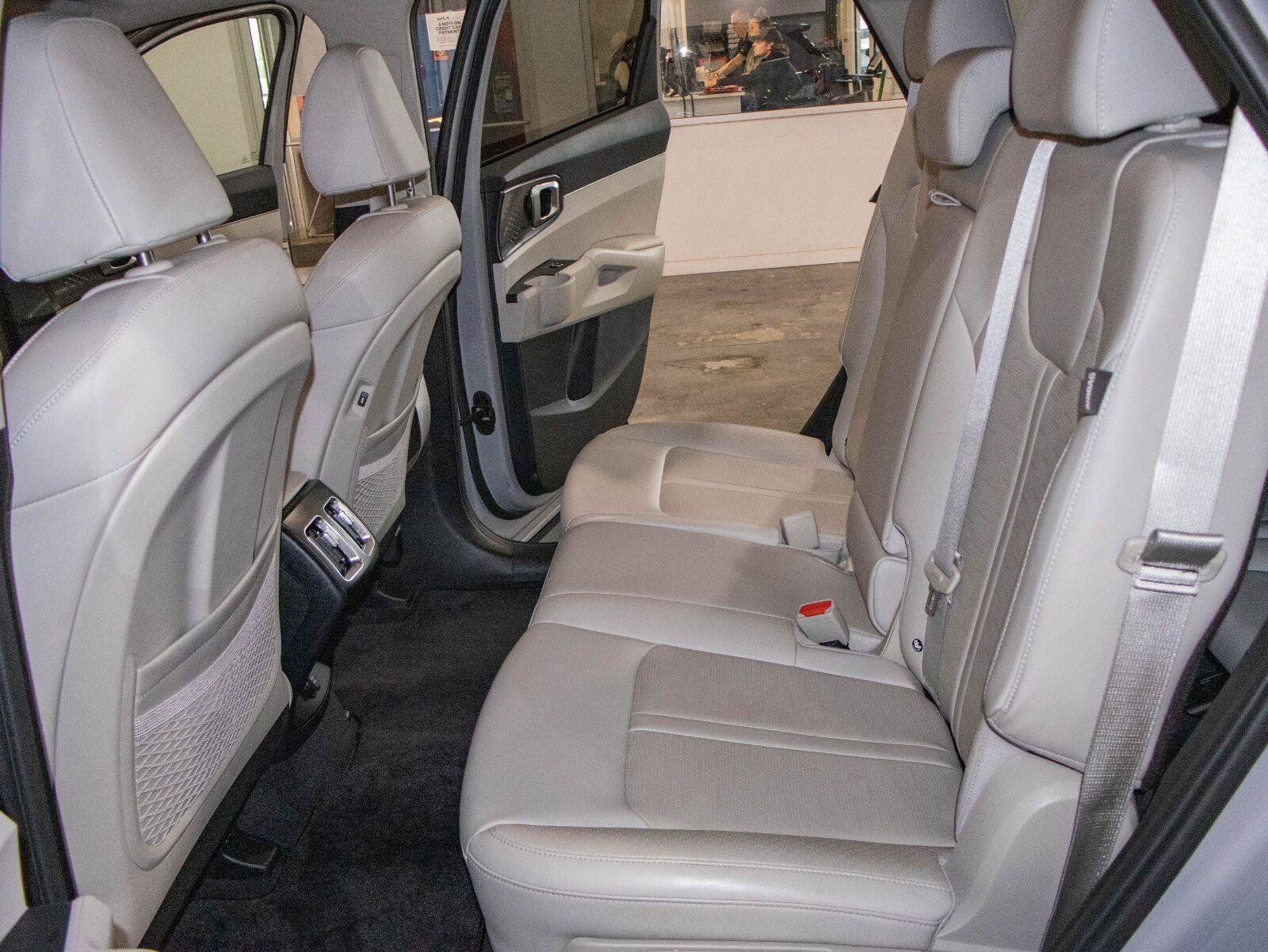 Used 2024 Kia Sorento S FWD image 14