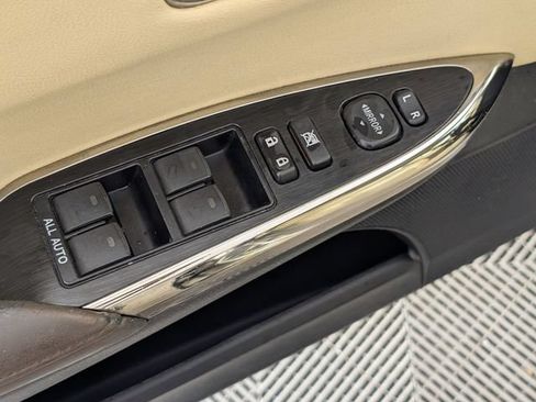 Used 2013 Toyota Avalon XLE Premium FWD image 10