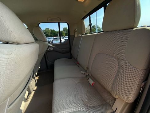 Used 2018 Nissan Frontier SV AWD/4WD image 11