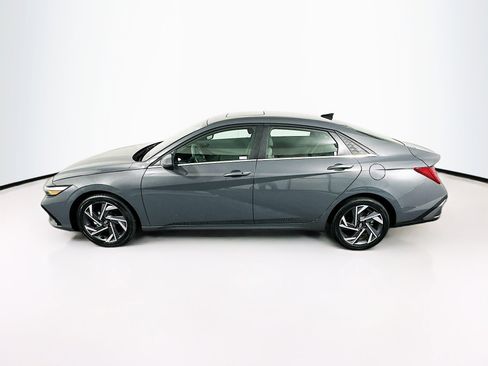 Used 2025 Hyundai Elantra SEL FWD image 4