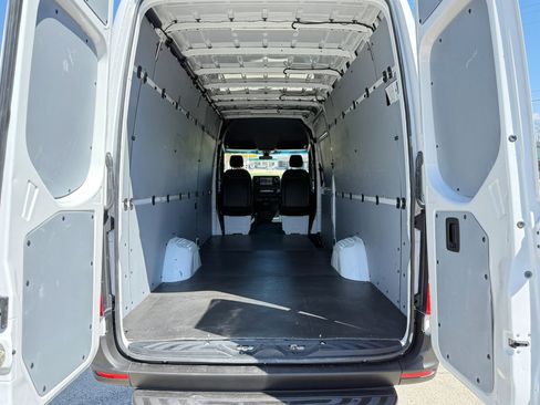 Used 2019 Mercedes-Benz Sprinter 170 Cargo image 17