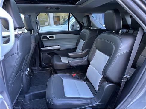 Certified 2022 Ford Explorer XLT w/ Equipment Group 202A image 17