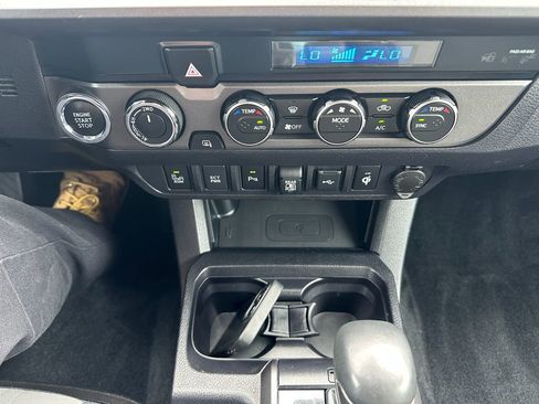 Used 2021 Toyota Tacoma TRD Off-Road w/ Technology Package AWD/4WD image 16