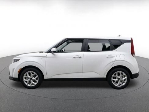 Used 2025 Kia Soul LX w/ LX Technology Package FWD image 4
