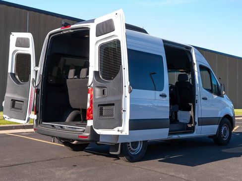 Used 2024 Mercedes-Benz Sprinter 2500 image 10