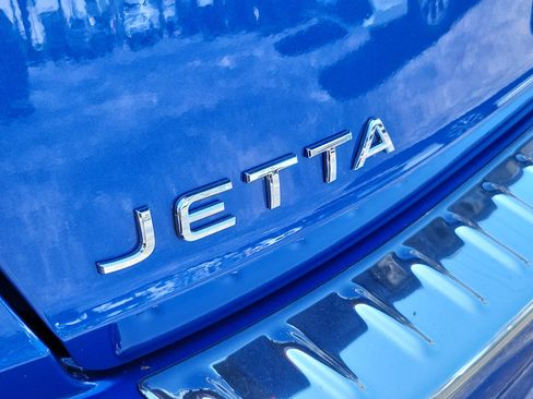 Certified 2023 Volkswagen Jetta SE w/ Black Wheel Package FWD image 9