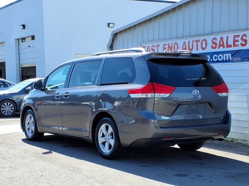 Used 2011 Toyota Sienna LE FWD image 3