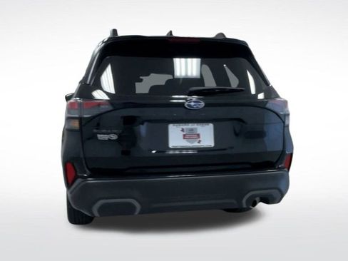 Certified 2025 Subaru Forester Limited image 8