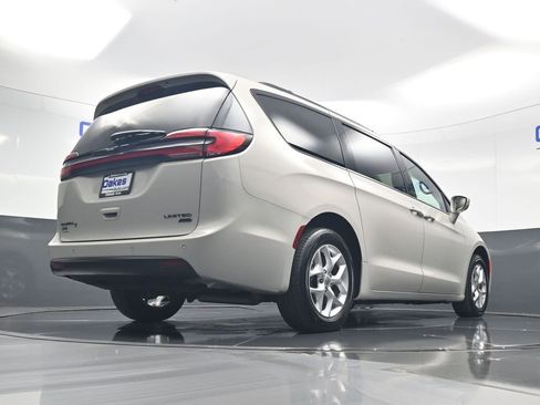 Used 2021 Chrysler Pacifica Limited w/ S Appearance Package AWD/4WD image 44