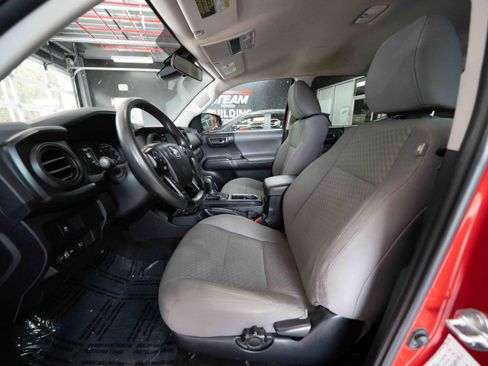 Used 2022 Toyota Tacoma SR AWD/4WD image 9