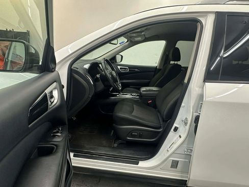 Used 2020 Nissan Pathfinder SV image 41