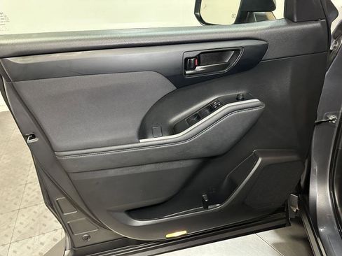 Used 2023 Toyota Highlander LE image 20