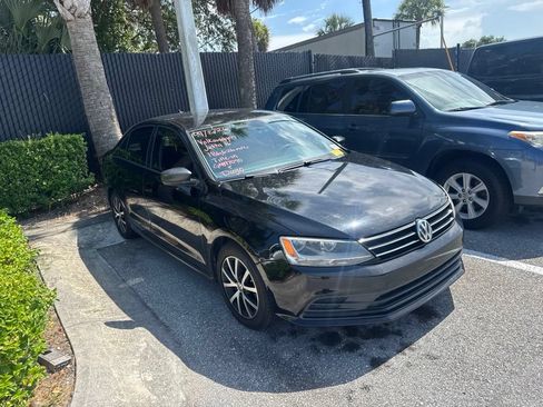 Used 2016 Volkswagen Jetta SE FWD image 2