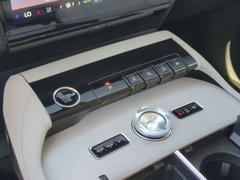 New 2026 Lincoln Navigator Premiere AWD/4WD image 19