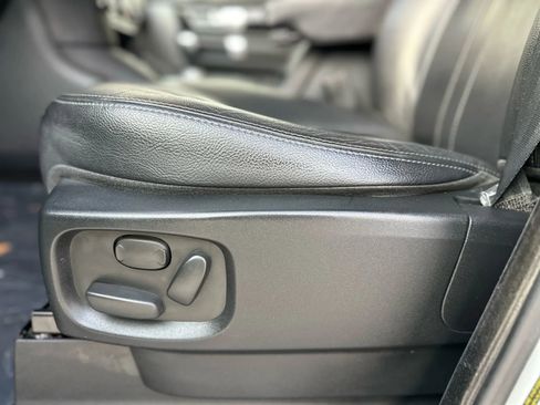 Used 2014 Land Rover LR4 HSE image 29