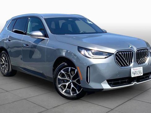 Used 2025 BMW X3 xDrive30i AWD/4WD image 2
