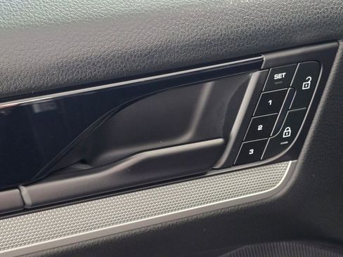 Certified 2025 Porsche Cayenne image 35