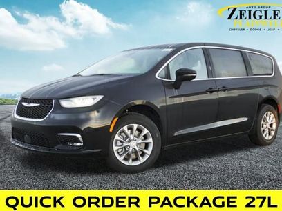 New 2026 Chrysler Pacifica Select