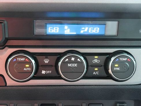Used 2023 Toyota Tacoma TRD Off-Road AWD/4WD image 15