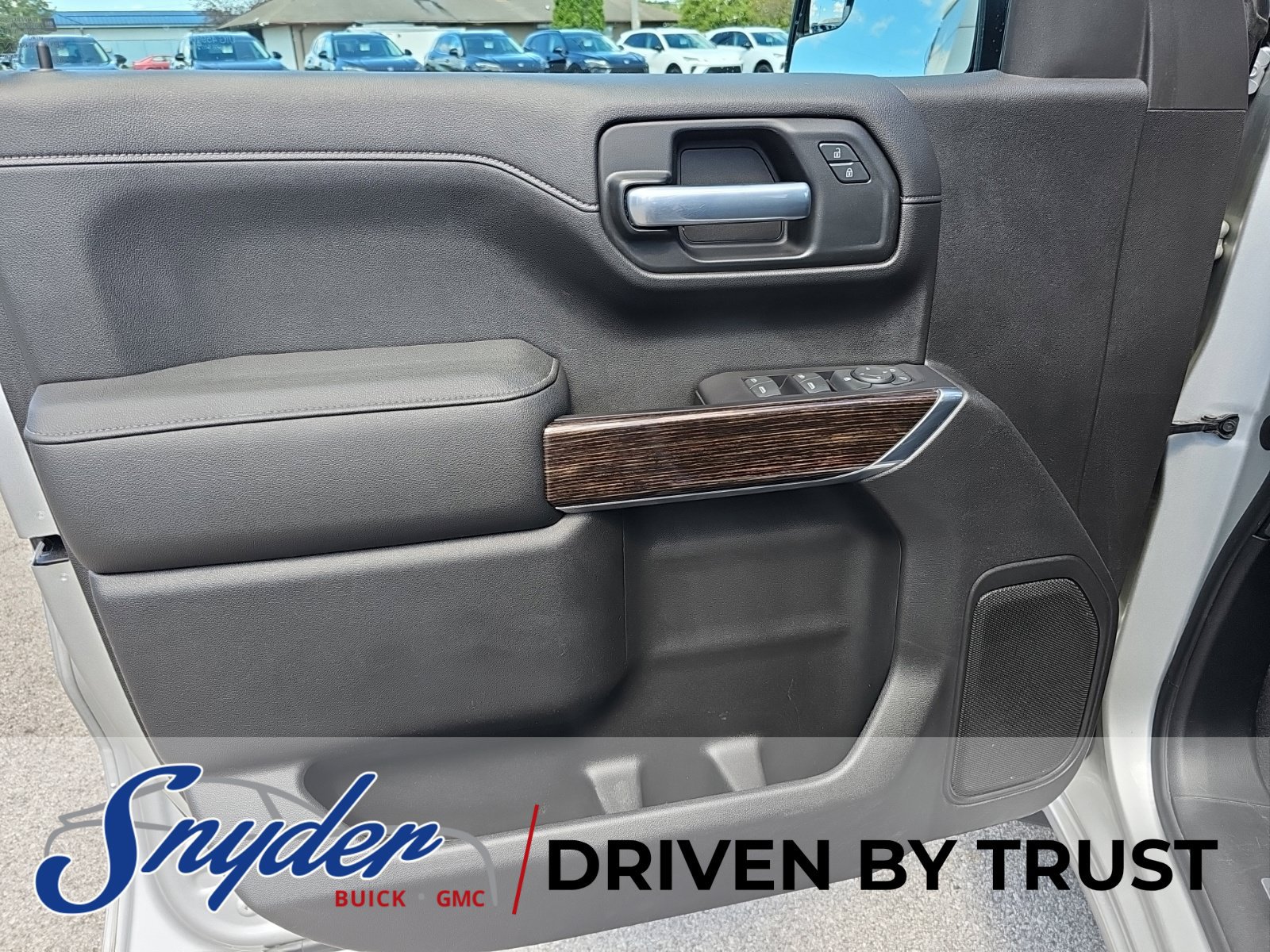 Used 2019 GMC Sierra 1500 SLE w/ SLE Value Package AWD/4WD image 13