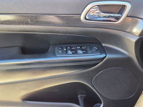 Used 2018 Jeep Grand Cherokee Altitude image 32