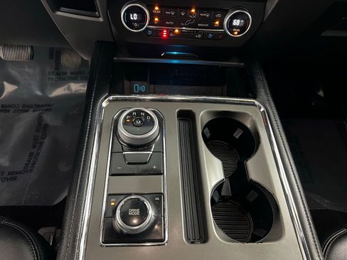 Used 2021 Ford Expedition XLT image 22