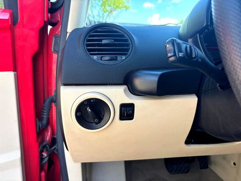 Used 2004 Volkswagen Beetle GLS image 12