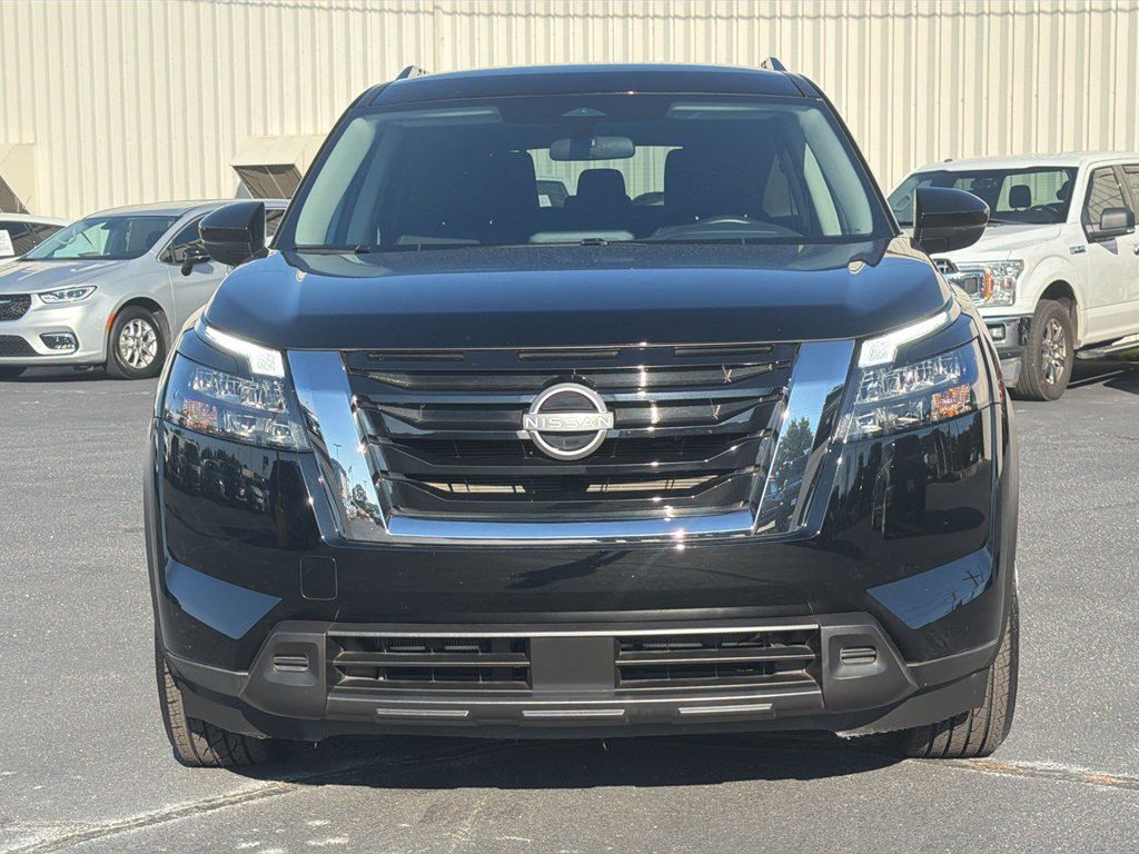 Used 2025 Nissan Pathfinder SV AWD/4WD image 3