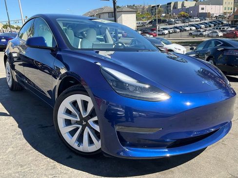 Used 2023 Tesla Model 3 Standard Range image 1