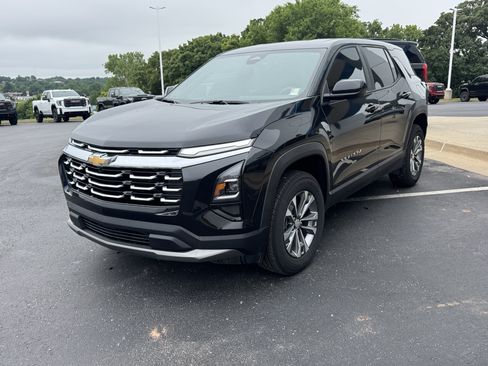 Used 2026 Chevrolet Equinox LT FWD image 2