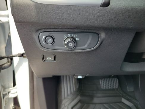 Used 2024 GMC Terrain SLE w/ Driver Convenience Package FWD image 32