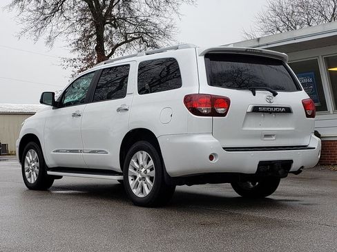 Used 2022 Toyota Sequoia Platinum image 3
